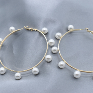 أقراط لؤلؤ المياه العذبة الطبيعية أقراط نسائية عصرية أقراط مصنوعة يدويًا من اللؤلؤ