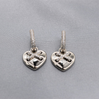 Элегантные серьги-гвоздики в форме сердца в стиле панк для женщин, блестящие гладкие металлические серьги золотого цвета, ювелирные изделия