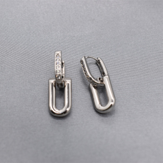 أقراط جديدة مطلية بالذهب عيار 18 قيراط مقاومة للماء مصنوعة من الفولاذ المقاوم للصدأ ومضادة للحساسية بتصميم هندسي على شكل دائرة وخالية من التشويه