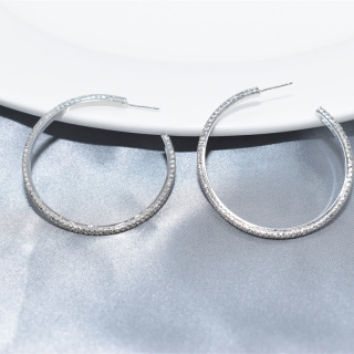 أقراط مجوهرات الأزياء المخصصة الفولاذ المقاوم للصدأ تويست هوجي هوب أقراط الملتوية C شكل دائرة أقراط للنساء