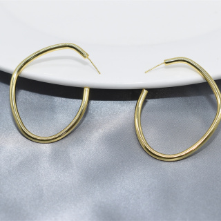 Räätälöidyt Muotikorut Korvakorut Ruostumattomasta teräksestä Twist huggie Hoop Korvakorut Kierretyt C-muotoiset Pyöreät korvakorut naisille