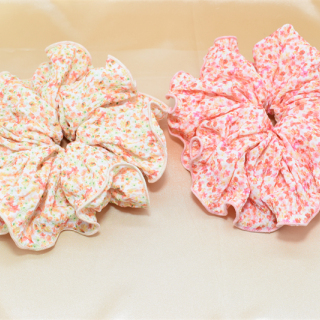 Fashion Women Accessory Bulk Elastic Hair Ties Custom Pink Blue Flower Hair Bands Girls Wholesale Fabric Scrunchies