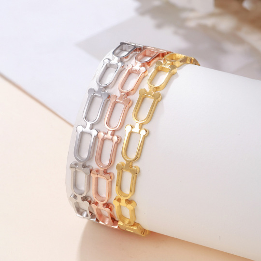 Personlig lackfri rostfritt stål ihåliga U-formade nya rutiga armband för kvinnor