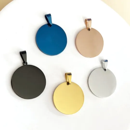 Ciondolo con ciondolo con logo personalizzato in acciaio inossidabile per gioielli di moda