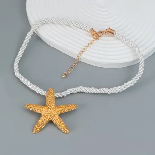 Vendita all'ingrosso Gioielli con collana di stelle marine di nuovo stile per donne Accessori per feste con collana con pendente in stile oceano metallico