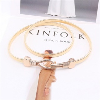 حزام نسائي مطاطي بخصر معدني وسلسلة معدنية قابلة للتمدد وحزام خصر ذهبي نحيف للنساء