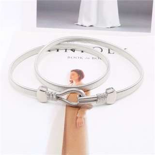 حزام نسائي مطاطي بخصر معدني وسلسلة معدنية قابلة للتمدد وحزام خصر ذهبي نحيف للنساء