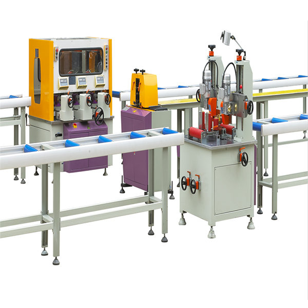 LIGNE DE MACHINES D'ASSEMBLAGE DE RUPTURE THERMIQUE