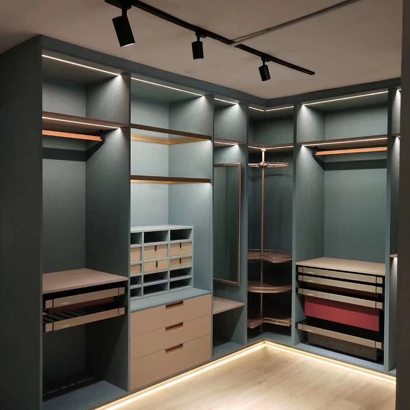 Walk-in closet