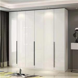 Wardrobe closet vs. walk in closet: What's the difference?