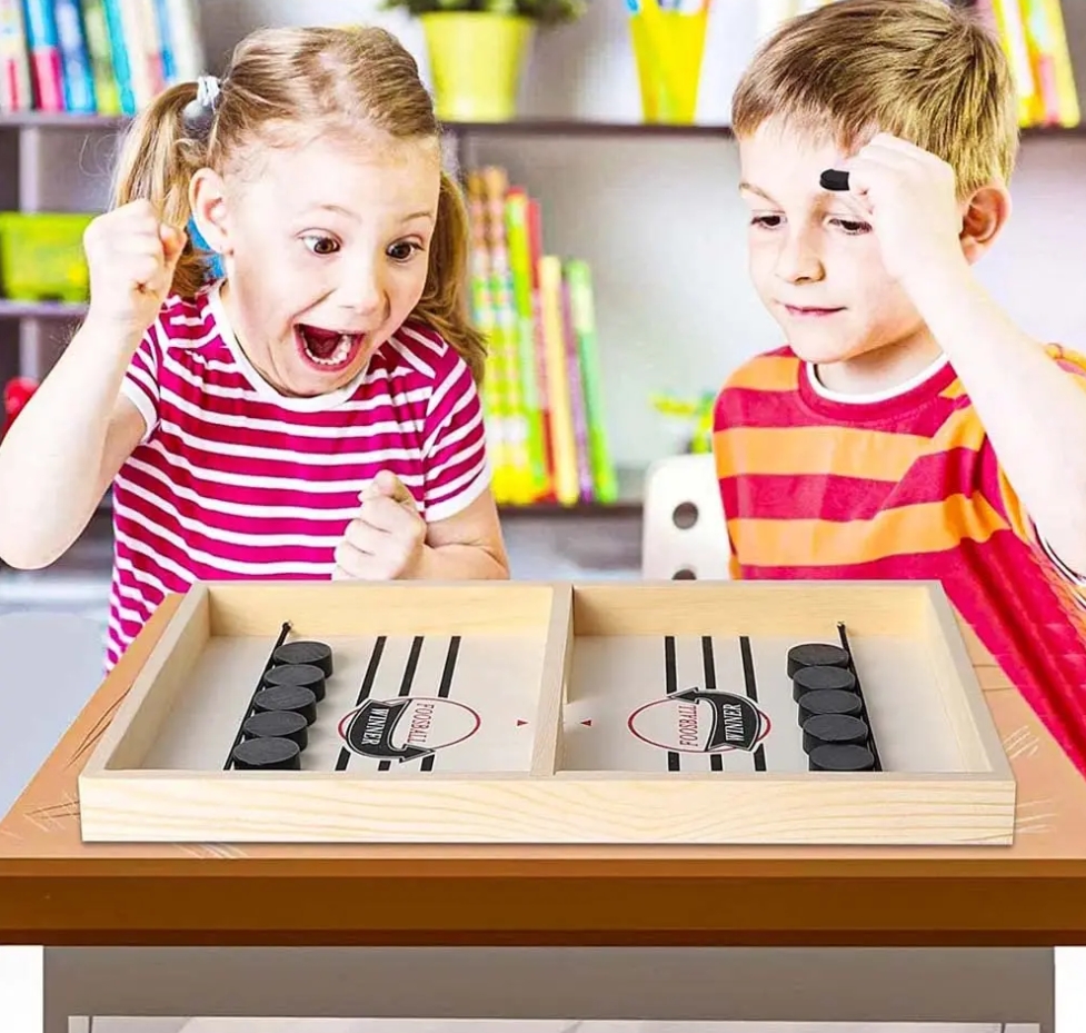 Bouncing chess jittery toys catapult chess bumper chess bomb such as Lianzhu table games against SLINGPUCK field hockey!