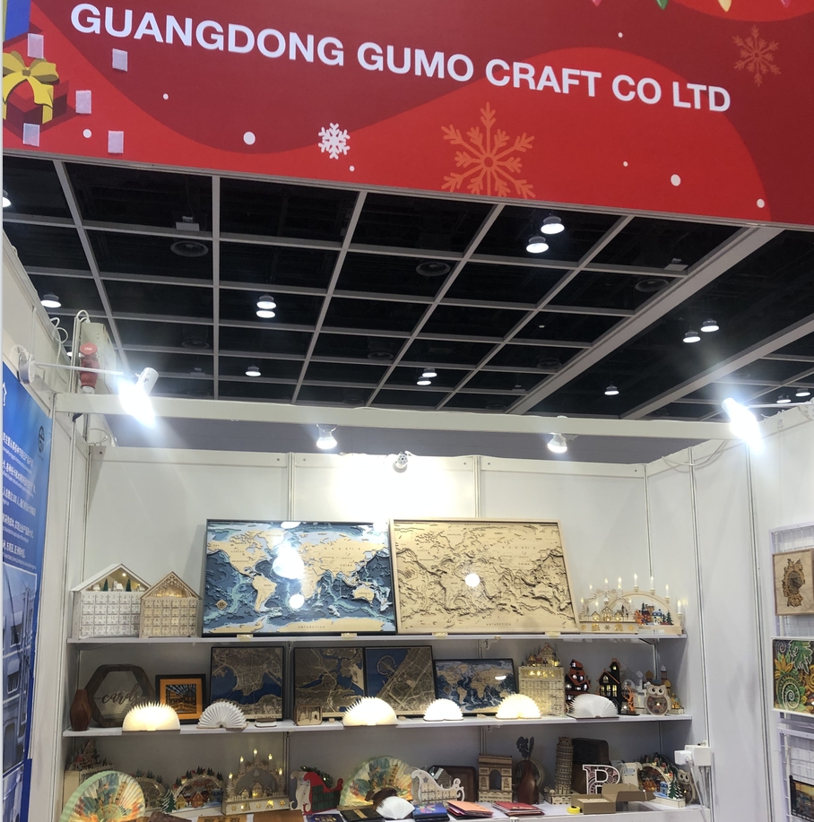 Под действием системы управления и станка,