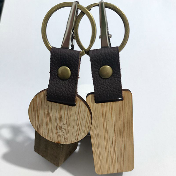 Wooden Keychains: Walnut & Beech Engravable Key Rings (B2B)
