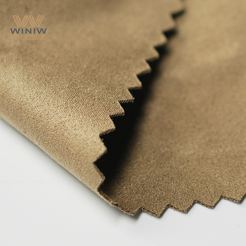 Elija microfibra de gamuza sintética para proyectos de tapicería con mascotas o niños.