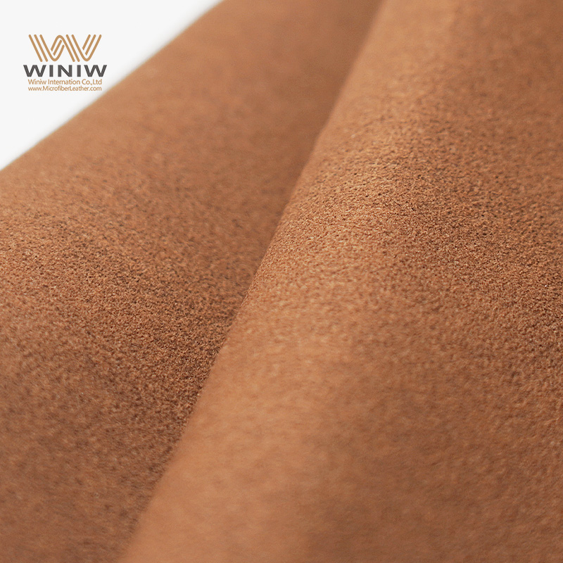 通気性に優れた人工スエードレザーを使用したカジュアルスニーカー