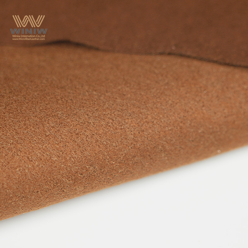 通気性に優れた人工スエードレザーを使用したカジュアルスニーカー