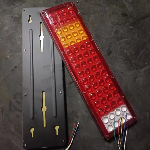 SINOTRUK HOWO A7 Parts Rear Tail Lamp Light WG9925810002