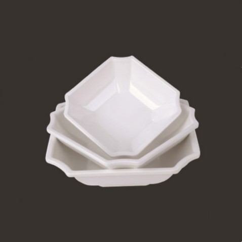 Serie de cuencos con platos de melamina de forma cuadrada