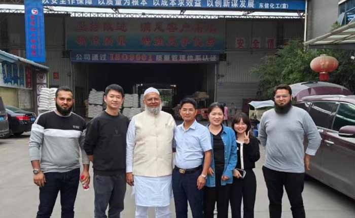 Melamine team accompany customer to visit factory