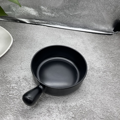 Cuencos de melamina negra mate con asas