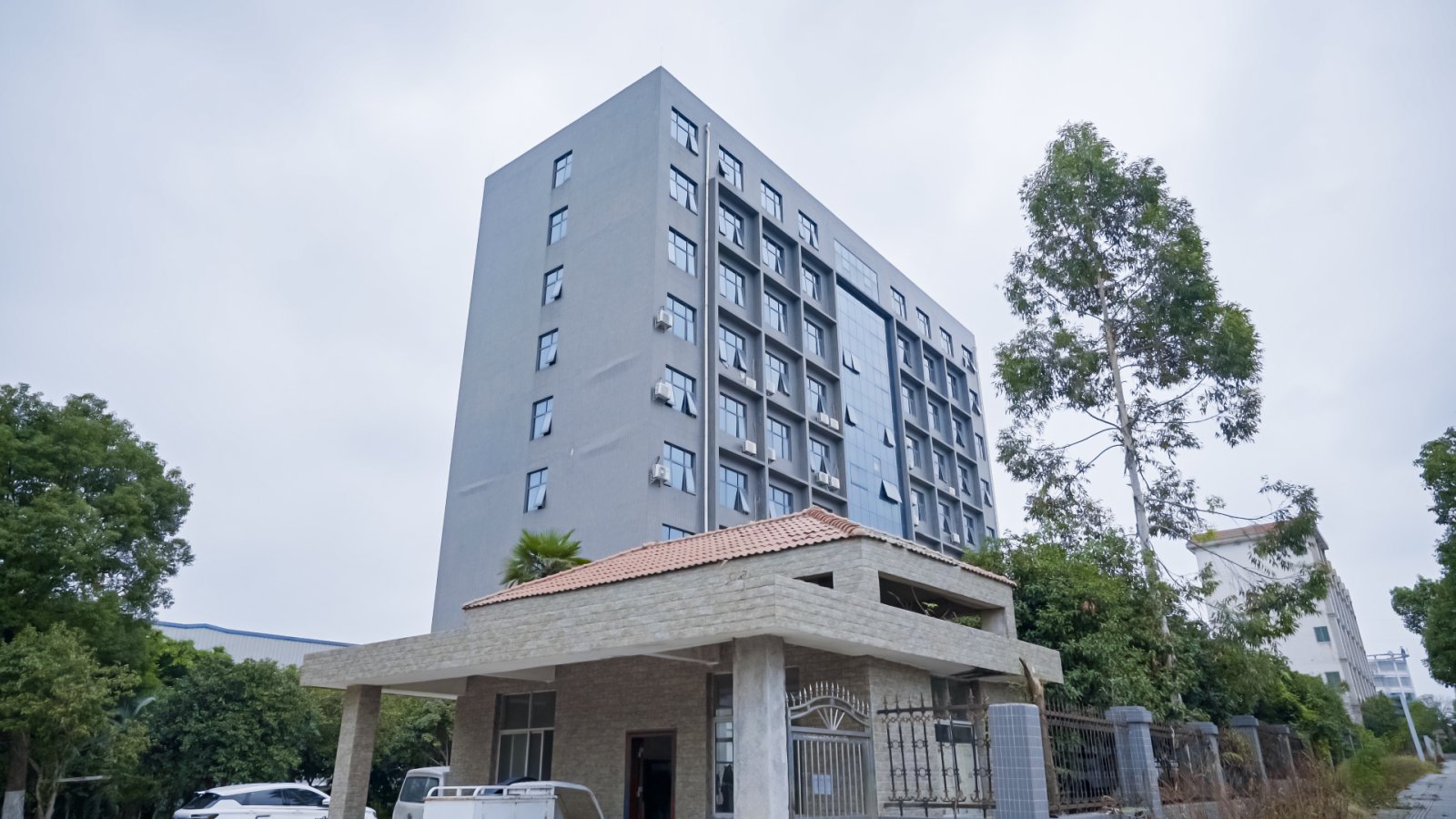 Dongxin Chemicals : au cœur du centre de production de vaisselle en mélamine ultramoderne