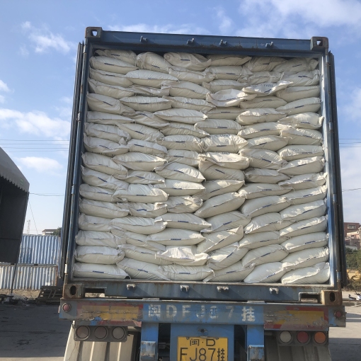 Ακρίβεια στην Κίνηση: Επιτυχής Φόρτωση Εμπορευματοκιβωτίων για τα Προϊόντα και τον Εξοπλισμό Μελαμίνης μας