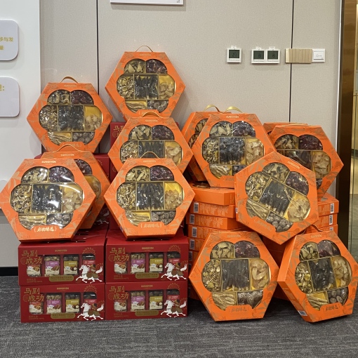 私たちのチームを祝福: 東心 メラミン からのホリデーギフト!