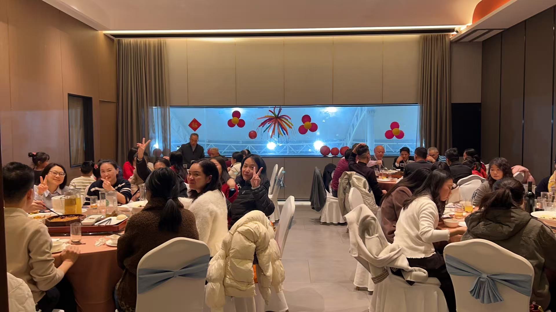 Une soirée de célébration, de reconnaissance et de succès partagé : le spectaculaire gala annuel de Dongxin Melamine