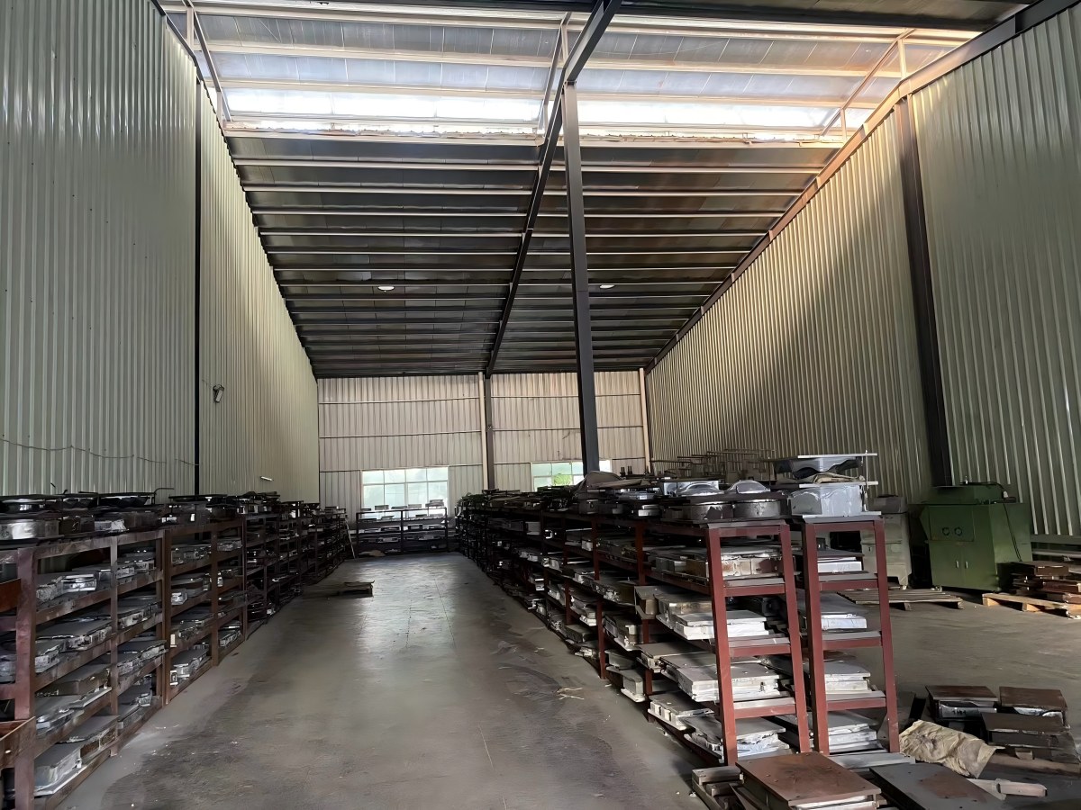 餐具模具厂(1).jpg