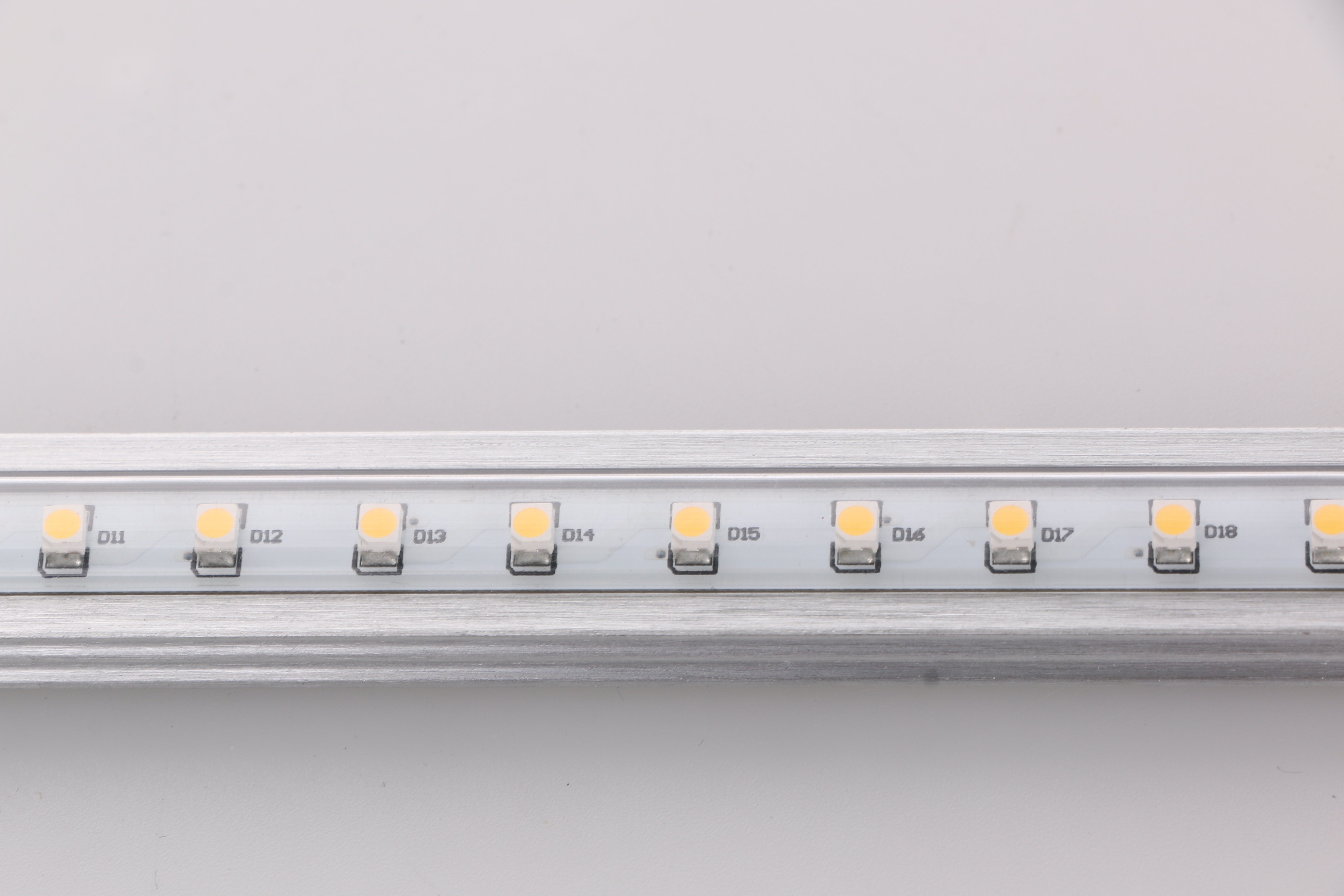 شريط ضوء قاد