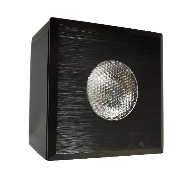 إضاءة تحت الخزانة مزودة بمستشعر حركة