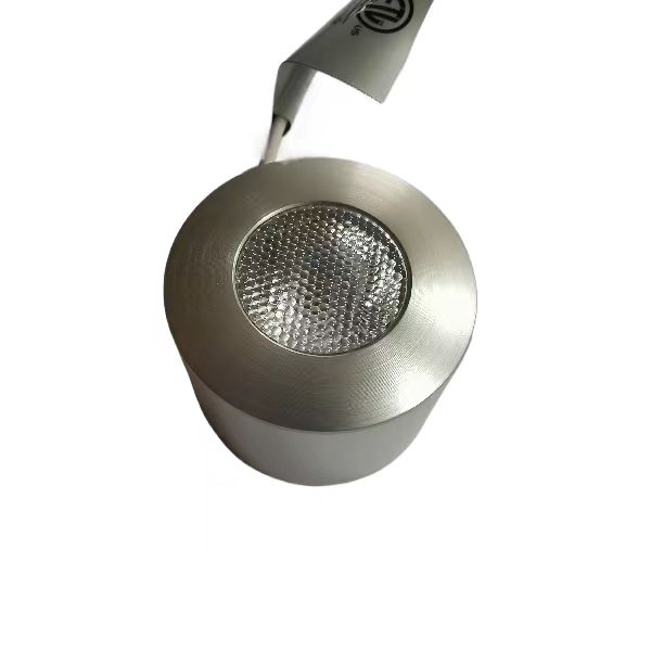 إضاءة تحت الخزانة مزودة بمستشعر حركة