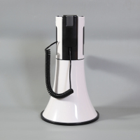 50 W-os megafon elől