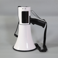 50 W-os megafon elől