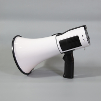 50 W-os megafon elől