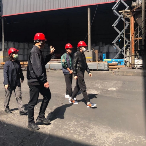 Customer Visit To Factory