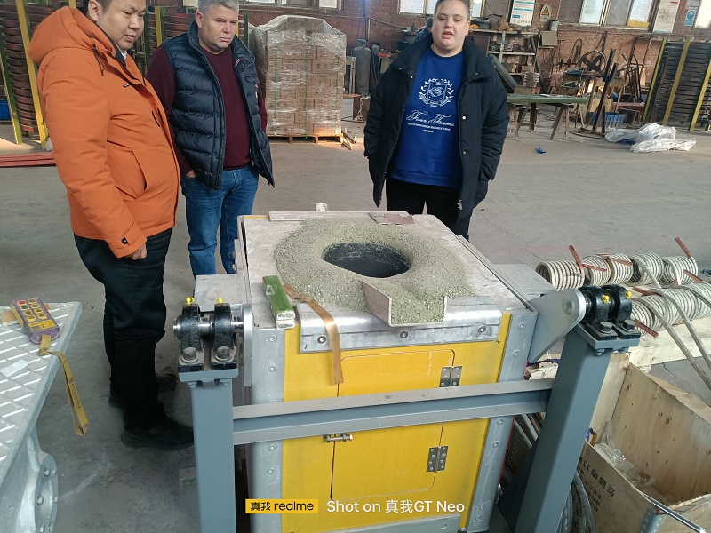 Russian customers visit, visit the melting furnace