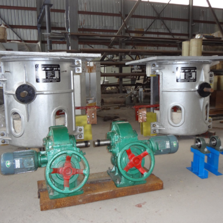 Печь для плавки платиново-вольфрамового алюминиевого лома. Стальная наклонная печь.