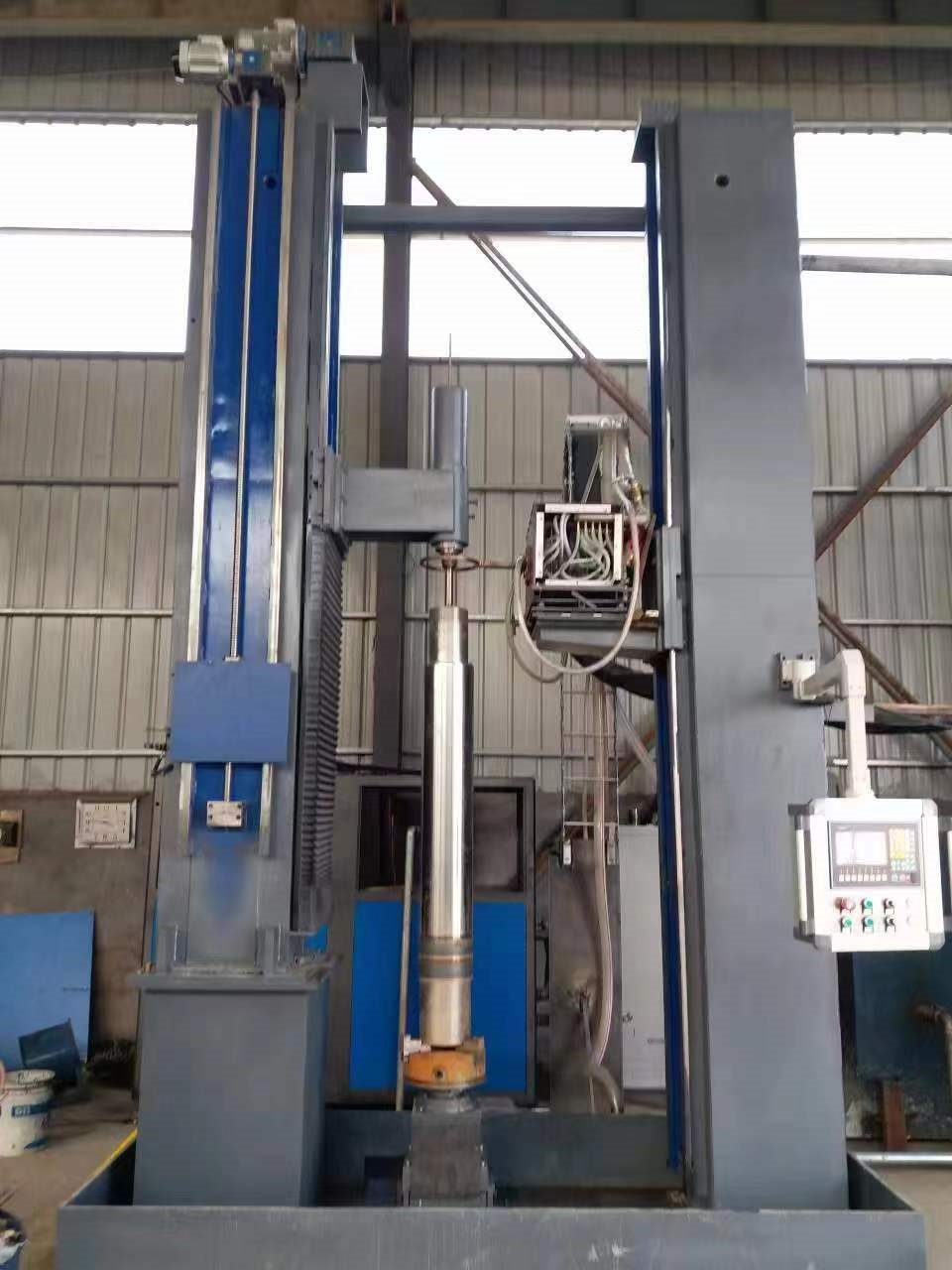 CNC függőleges indukciós edzőgép