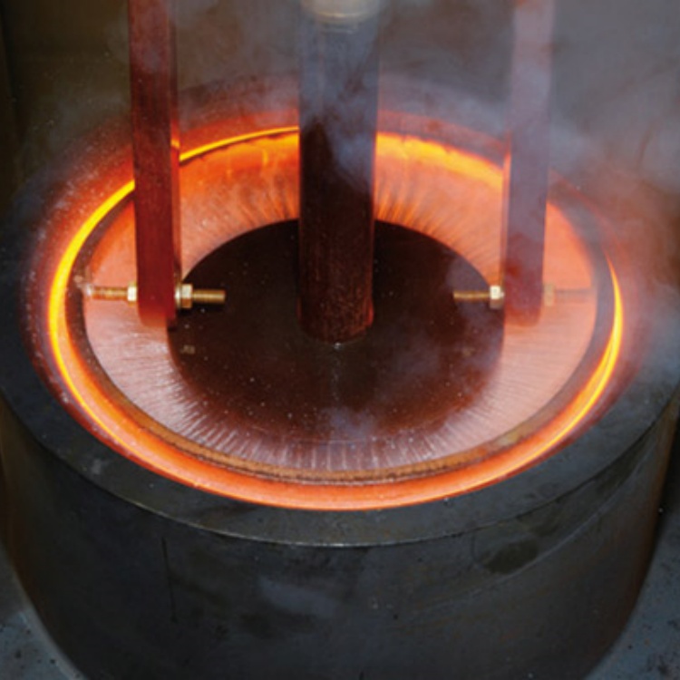 Horizontal induction quenching machine