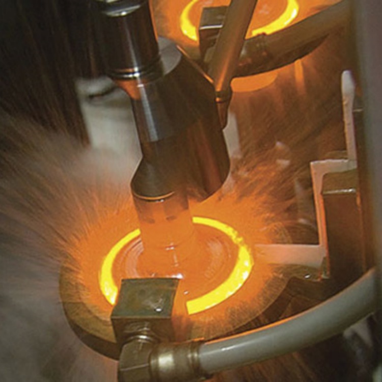 Horizontal induction quenching machine