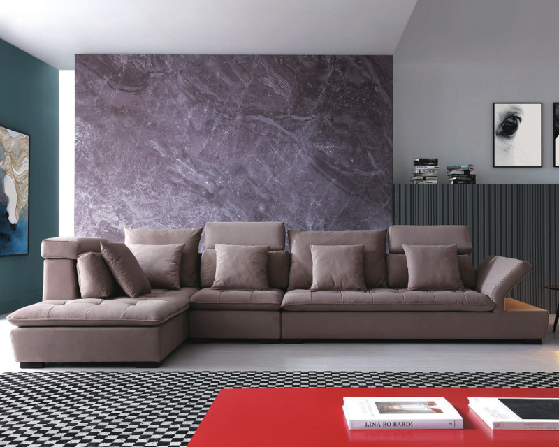 Ledersofa mit Chaiselongue auf der rechten Seite