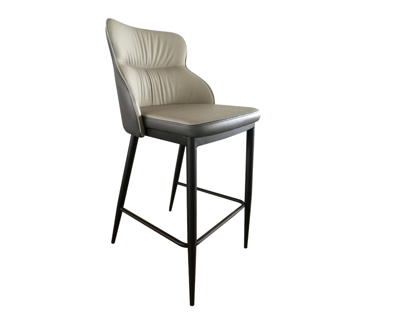 Mit Kunstleder gepolsterter Barhocker
