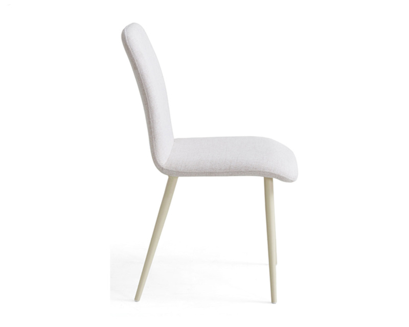 Chaise de salle à manger suspendue élégante avec pieds en fer peints en poudre noire