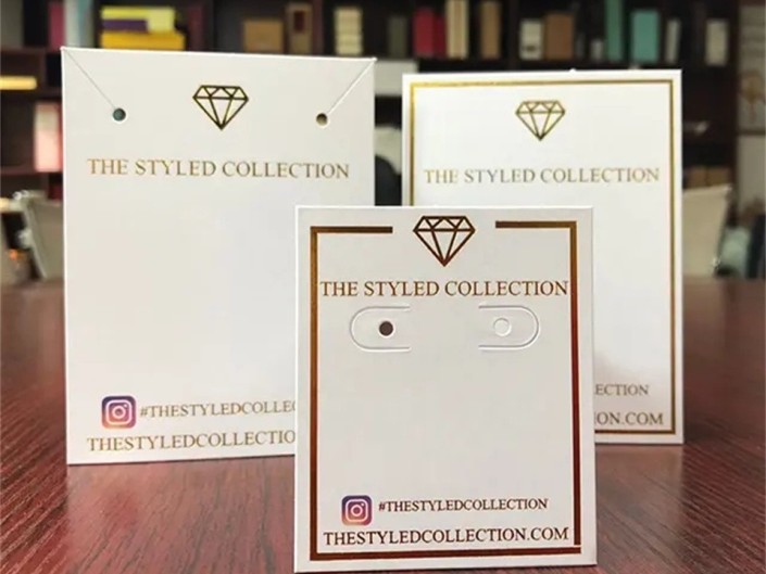 How does jewelry displaying cards work for jewelry shops and retailers?