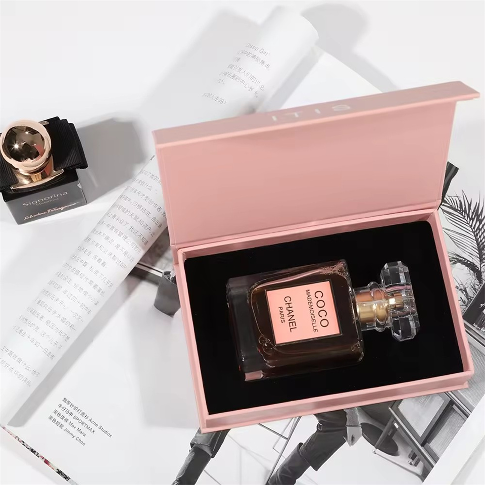 Paper gift boxes