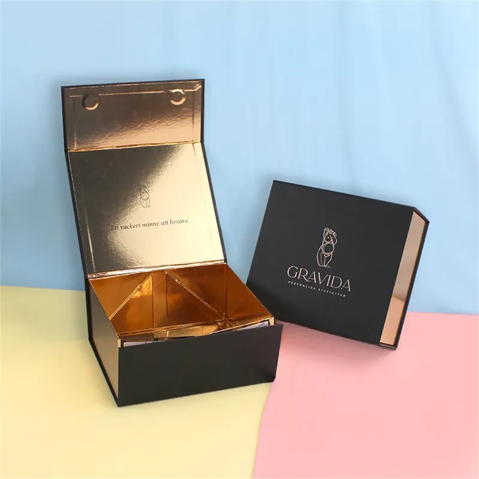 Paper gift boxes