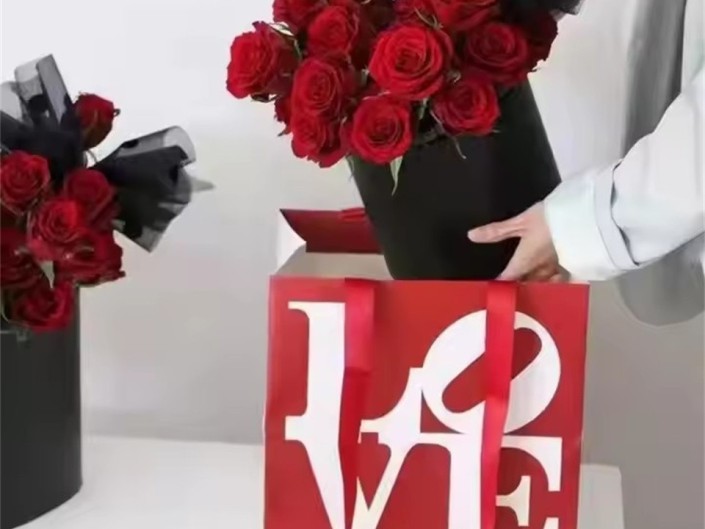 Custom printed luxury paper shoppers is suitable for flowers packaging on Monther's day!