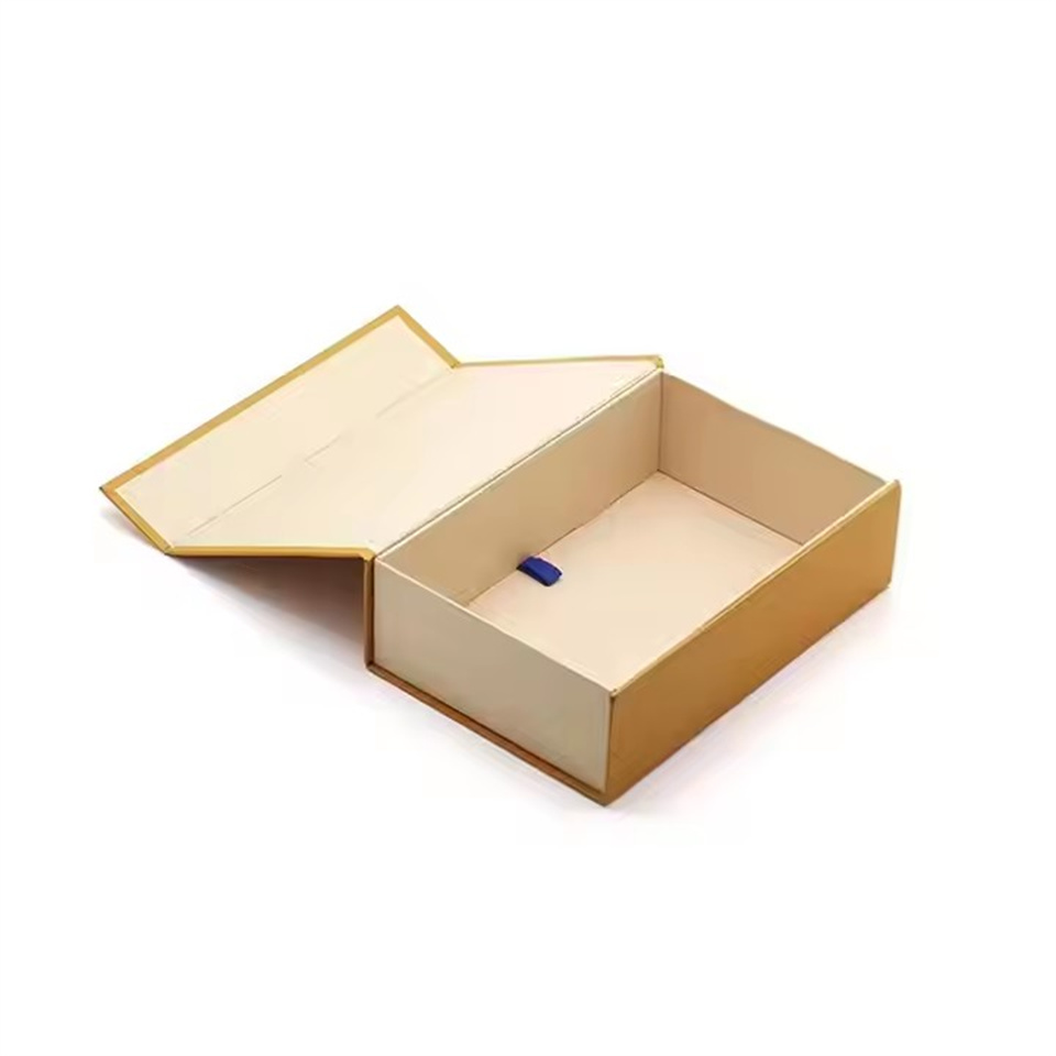 Paper gift boxes