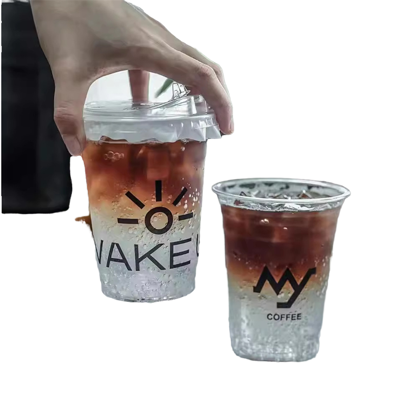 Esistono tantissime applicazioni basate sui bicchieri in PET, che sono monouso e riciclabili.